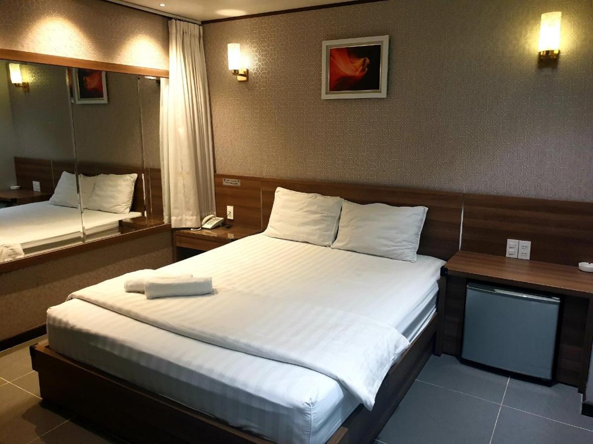 Reddoorz Premium Cloud 9 An Nhon Hotel Ho Chi Minh-byen Eksteriør bilde